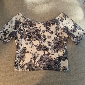 Abercrombie kids cropped black and white shirt